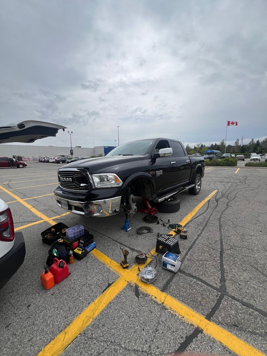 Mobile mechanic servicing a vehicle on location