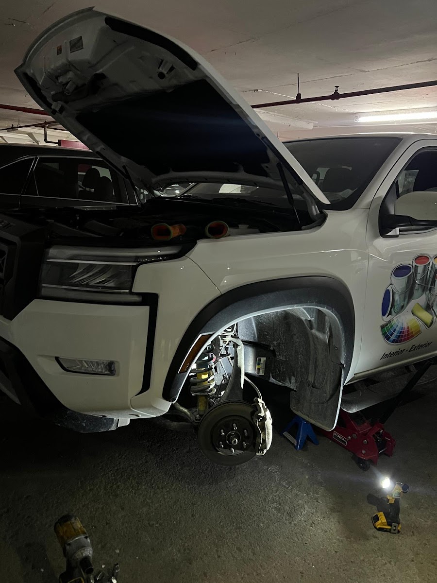 Toronto Mobile Mechanic at work